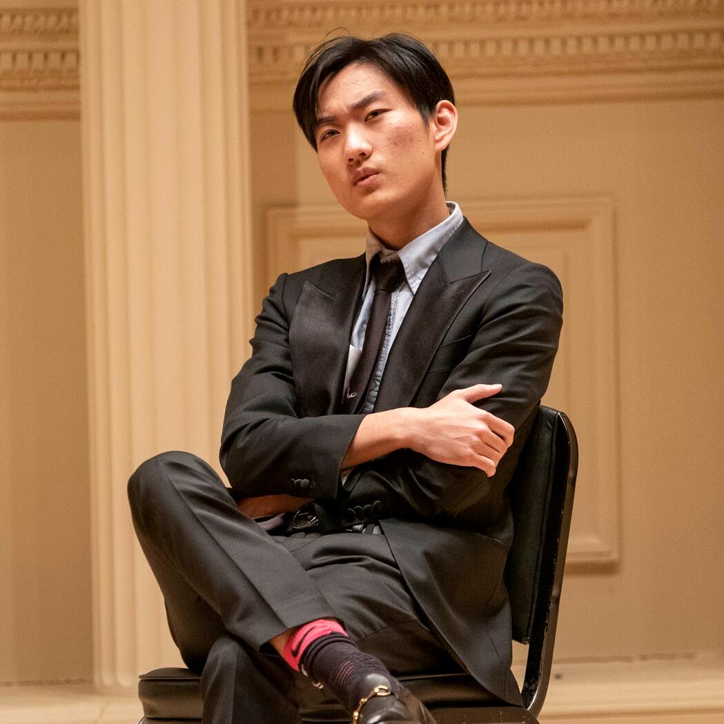 William Liang< William Liang<